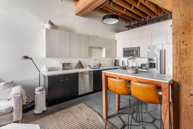 Building Photo - 527 Molino St
