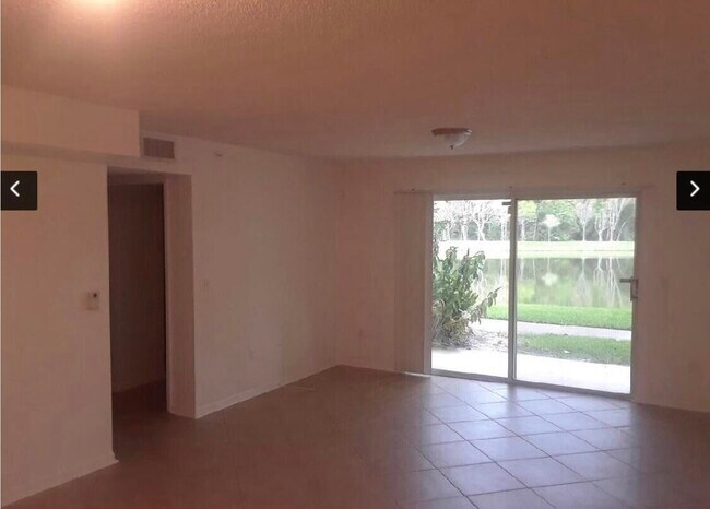 Foto del edificio - 100 Crestwood Ct N