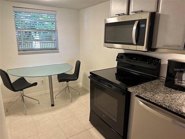 Foto del edificio - 3700 S Osprey Ave