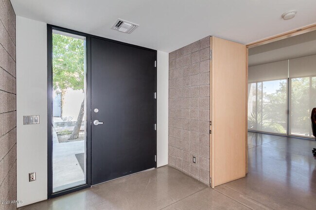 Foto del edificio - 1203 E Meadowbrook Ave