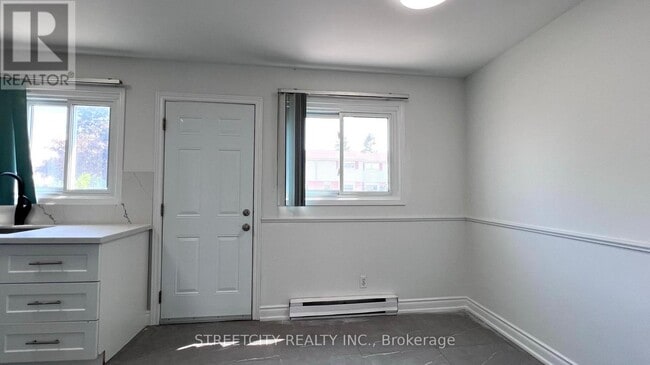 Photo du bâtiment - 1430-1430 Jalna Blvd