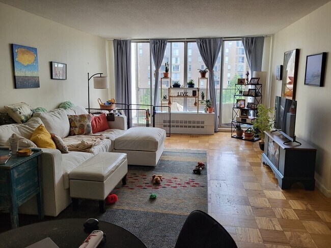 Foto del edificio - 99 Pond Ave