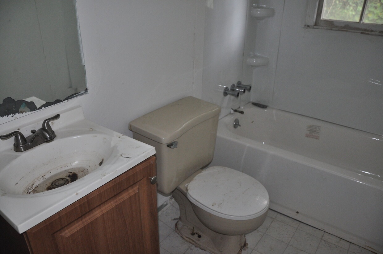 Building Photo - 121 Briarwood Cir