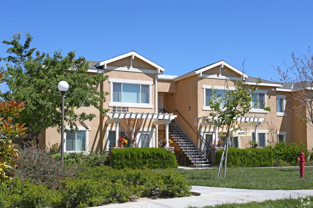 Primary Photo - Mustang Peak Village