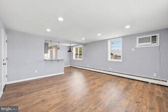 Building Photo - 7947 Ferndale St