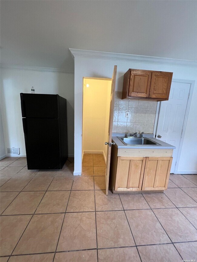 483 Prospect Ave, Central Islip, NY 11722 House Rental in Central