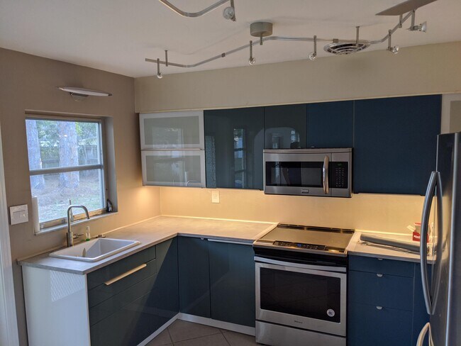 Foto del edificio - 169 Pinecrest St