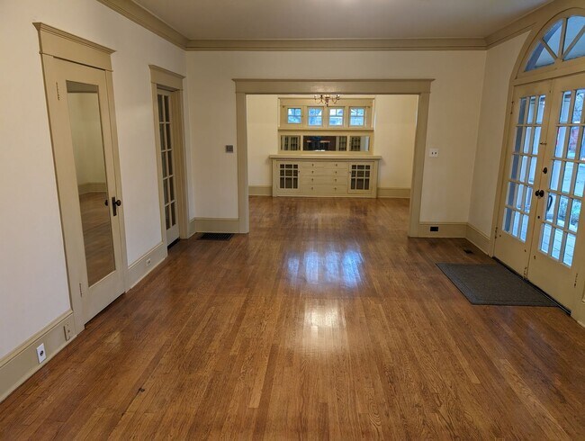 Foto del edificio - Beautifully Sellwood-Moreland 5 Bed 2 Bath...