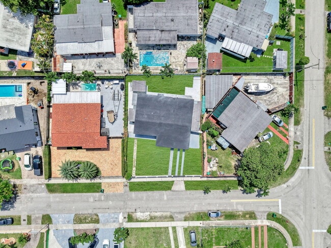 Building Photo - 4040 SW 108th Ave