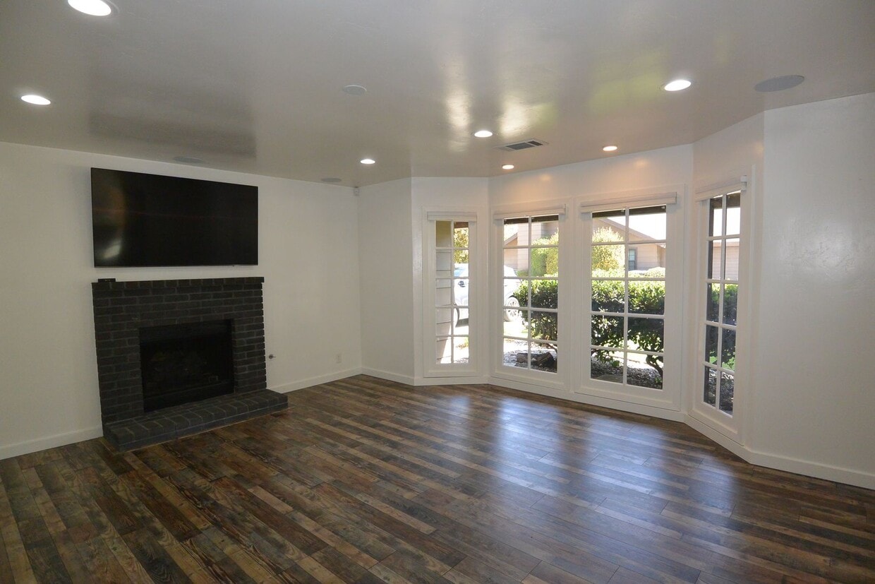 Foto del edificio - 4003 W Hillsdale Ct