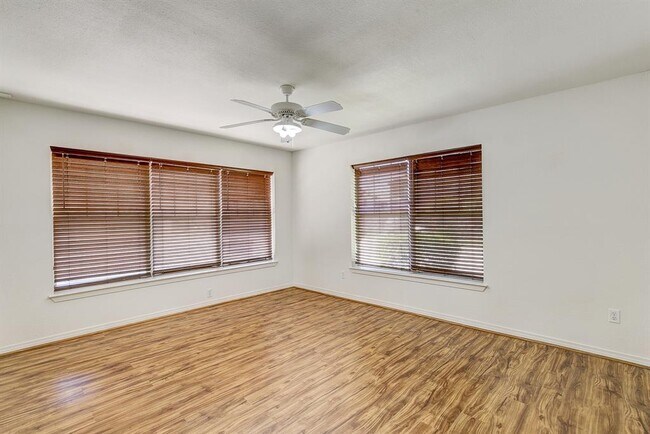 Foto del edificio - 3645 Crestline Rd