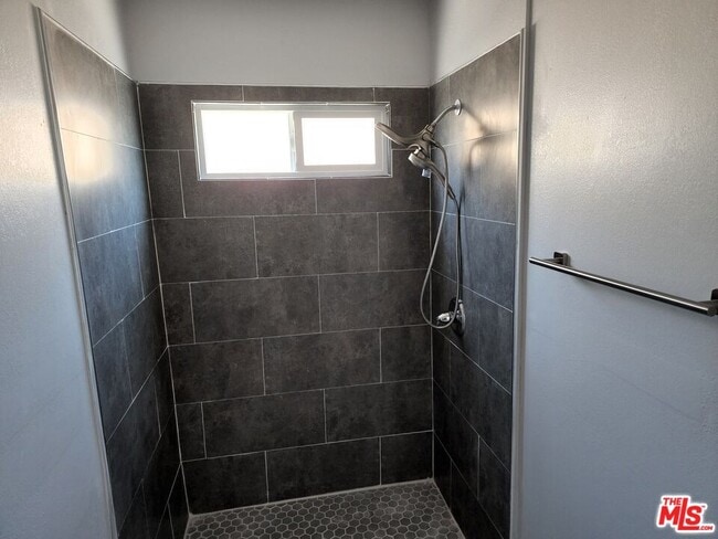 Building Photo - 5916 S Figueroa St