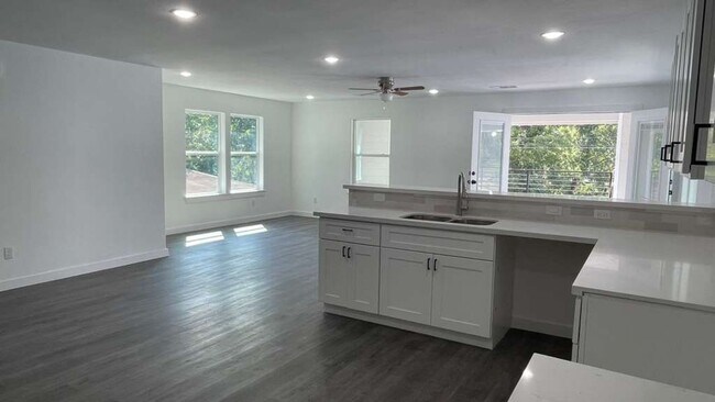 Foto del edificio - ? Brand-New Unit – 3 Bedrooms, 2.5 Bathroo...