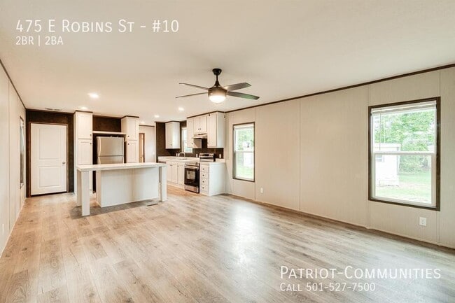 Building Photo - 475 E Robins St