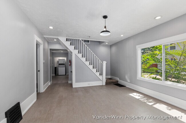 Foto del edificio - 114 Straight Ave NW