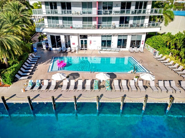 Building Photo - 2601 E Hallandale Beach Blvd