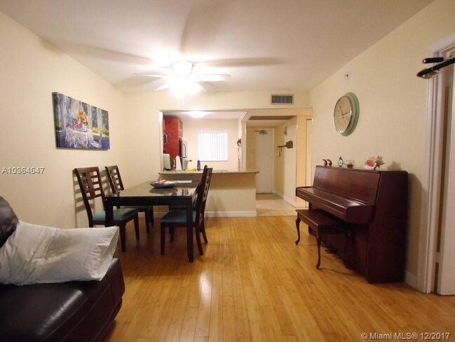 Building Photo - 9440 Poinciana Pl