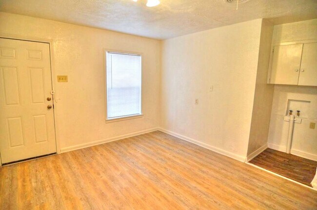 Building Photo - 7746 Colebrook Dr