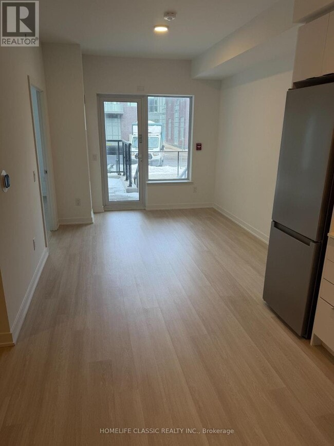 Building Photo - 5105 Hurontario St