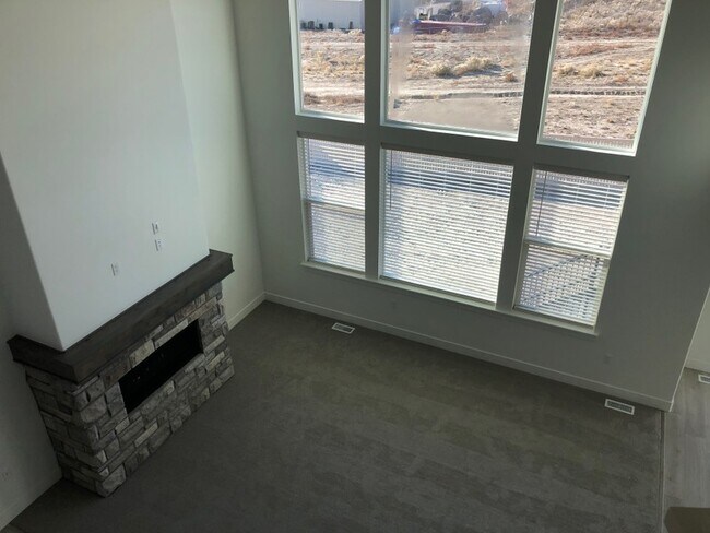 Foto del edificio - 493 N Woodland Rd