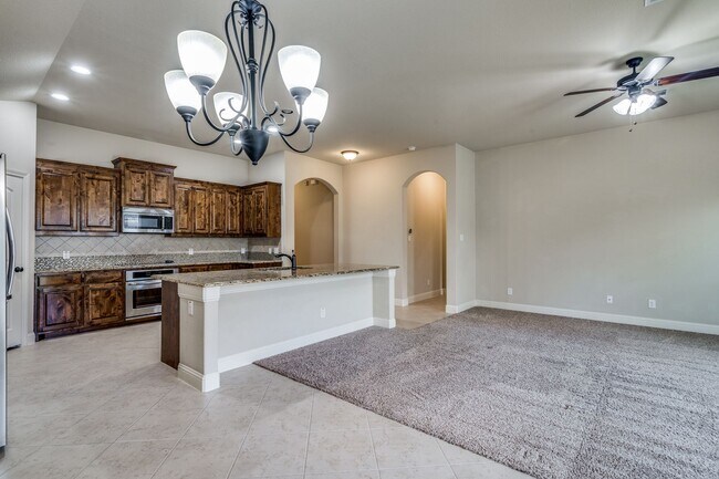 Foto del edificio - Beautiful 3 Bedroom with Bonus Media Room