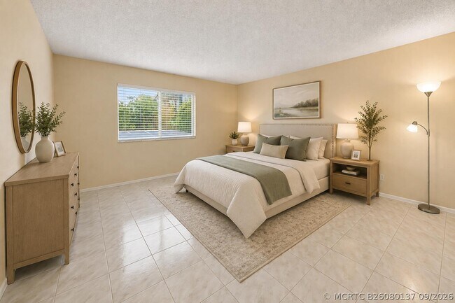 Building Photo - 2753 S Oakland Forest Dr