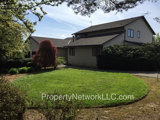 Building Photo - Country Living in Boring Oregon