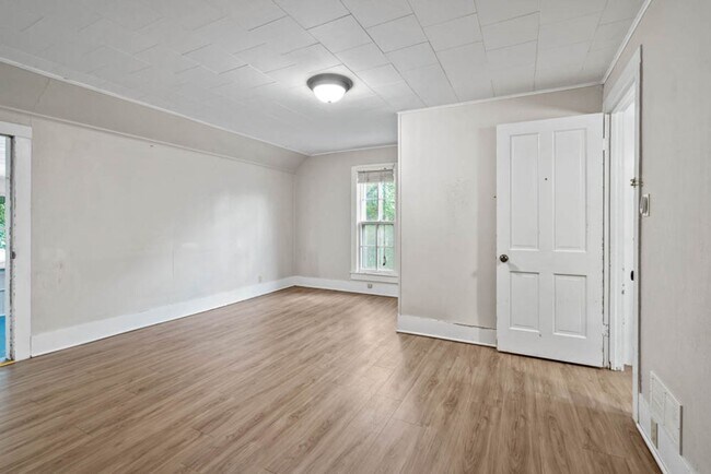 Foto del edificio - 904 1/2 Clay St - Cedar Falls