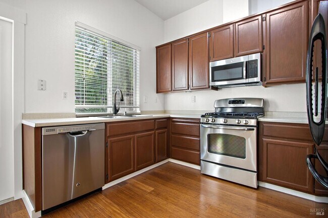 Building Photo - Beautiful Single Story Home