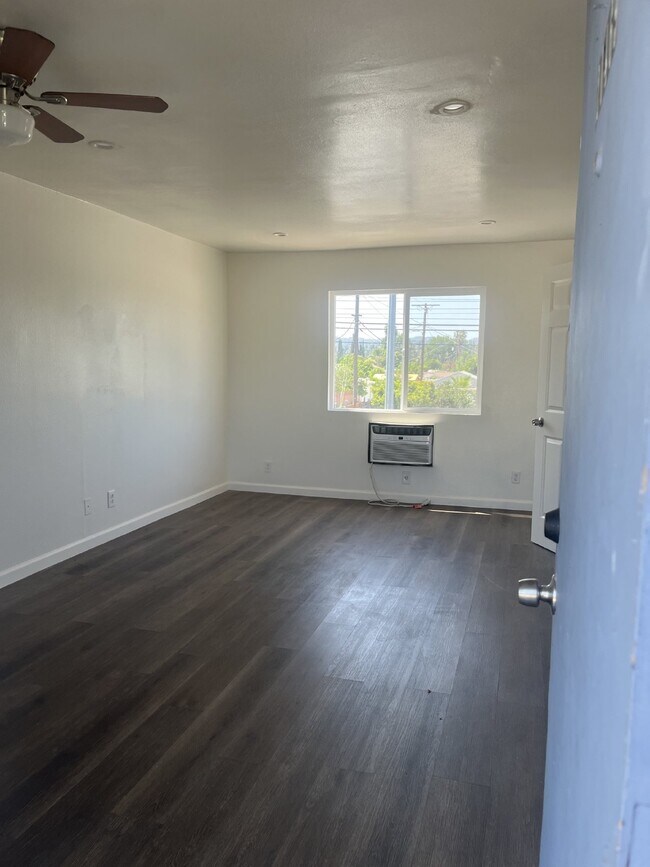 Foto del edificio - 20469 Vanowen St