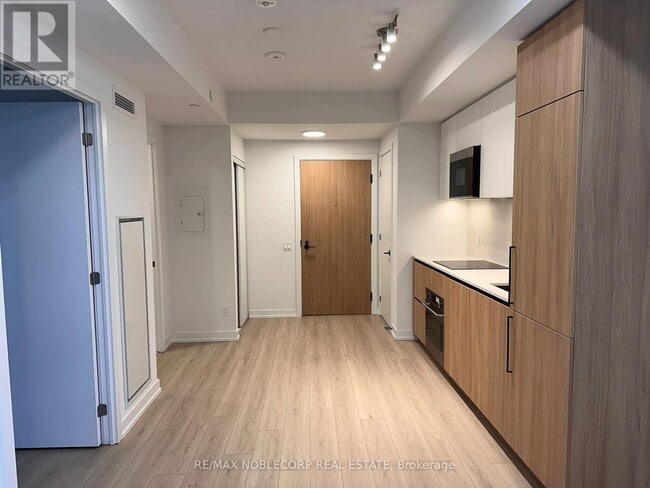 Building Photo - 35 Parliament St