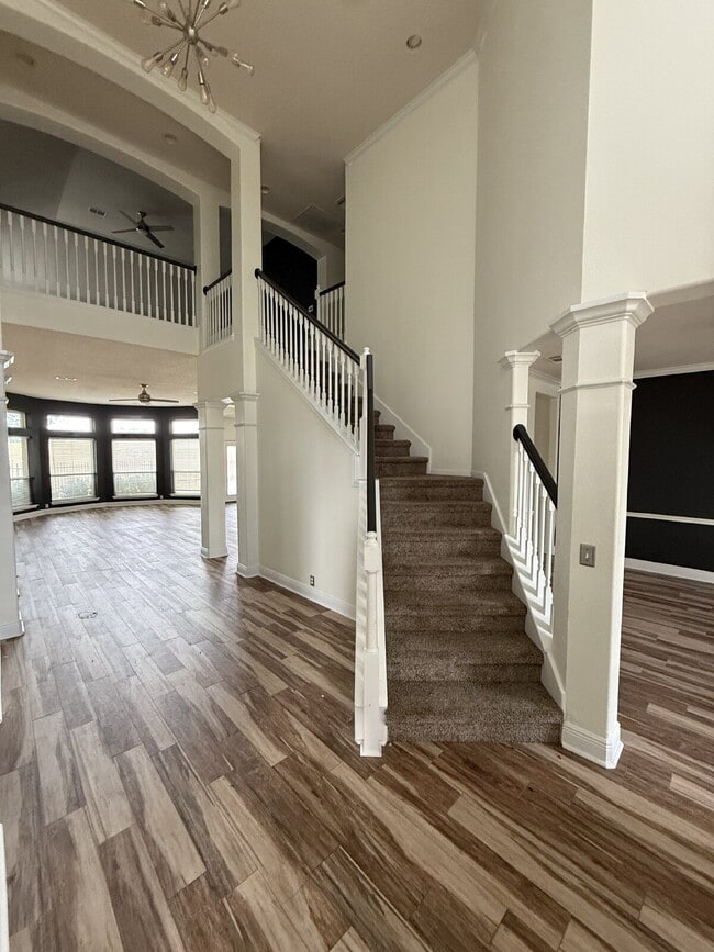 Building Photo - 11602 Canyon Mills Dr