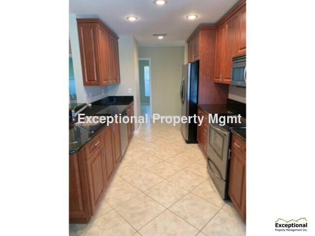 Foto del edificio - Beautiful 3 bedroom 2 bath Gulf Access Pool home SW Cape Lawn and Pool Svc Included