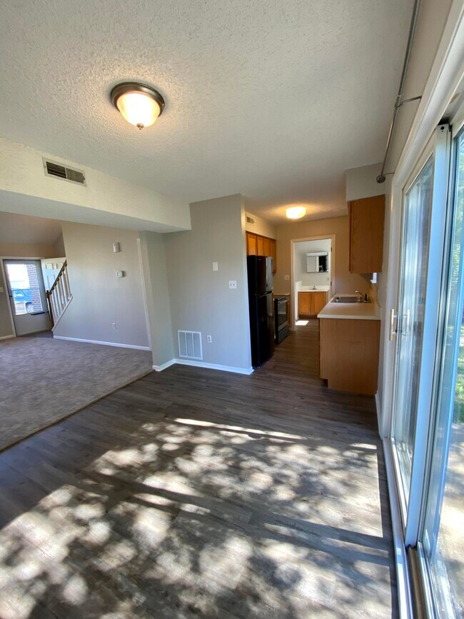 Foto del edificio - 560 W Southampton Dr