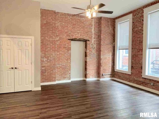Building Photo - 1534 River Dr