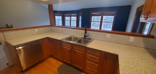 Building Photo - 908 Eads Dr