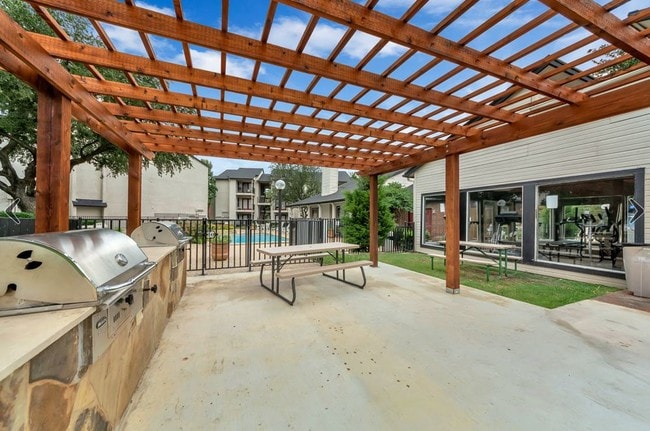 Building Photo - Oak Meadow Apartments (NEW)