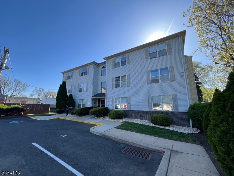 Foto principal - 1270 N Broad St