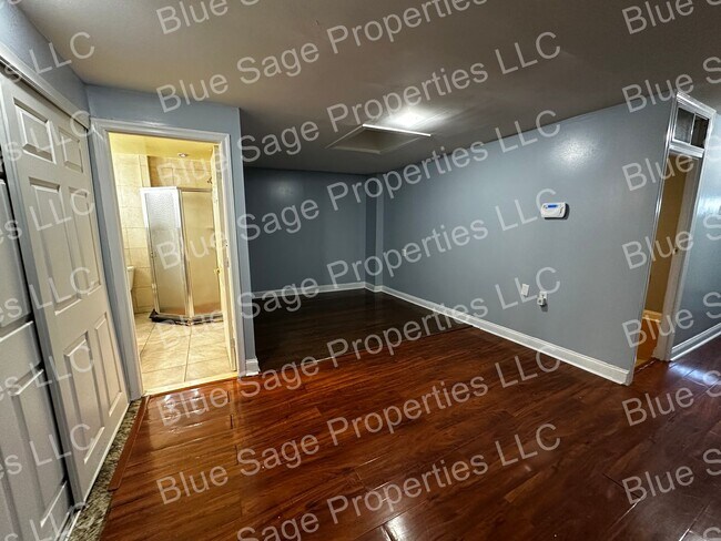 Building Photo - 17 S Church Ln