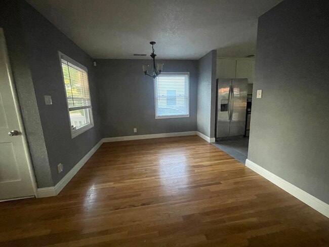 Dining - 3723 61st St