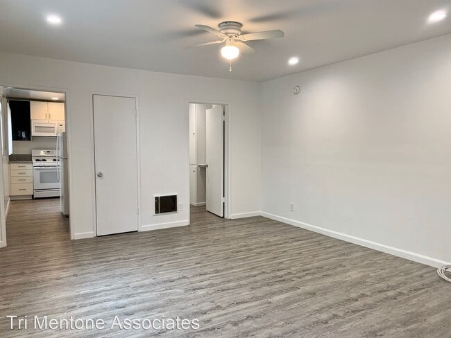 Building Photo - 3860 Mentone Ave