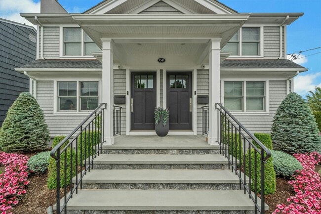 Foto del edificio - 241 Gainsborg Ave E