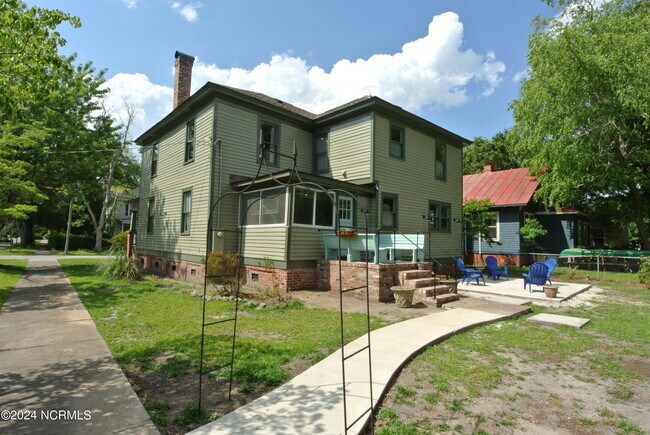Building Photo - 313 Avenue A