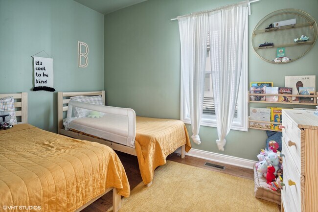 Bedroom 1 - 5247 W Warwick Ave