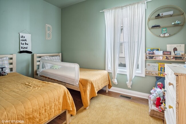 Bedroom 1 - 5247 W Warwick Ave