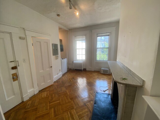 Foto del edificio - 52 S Russell St