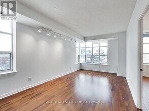 Building Photo - 438 Richmond St W
