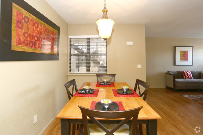 2BR, 1BA - 912SF - Dining Area - Britton Crossing