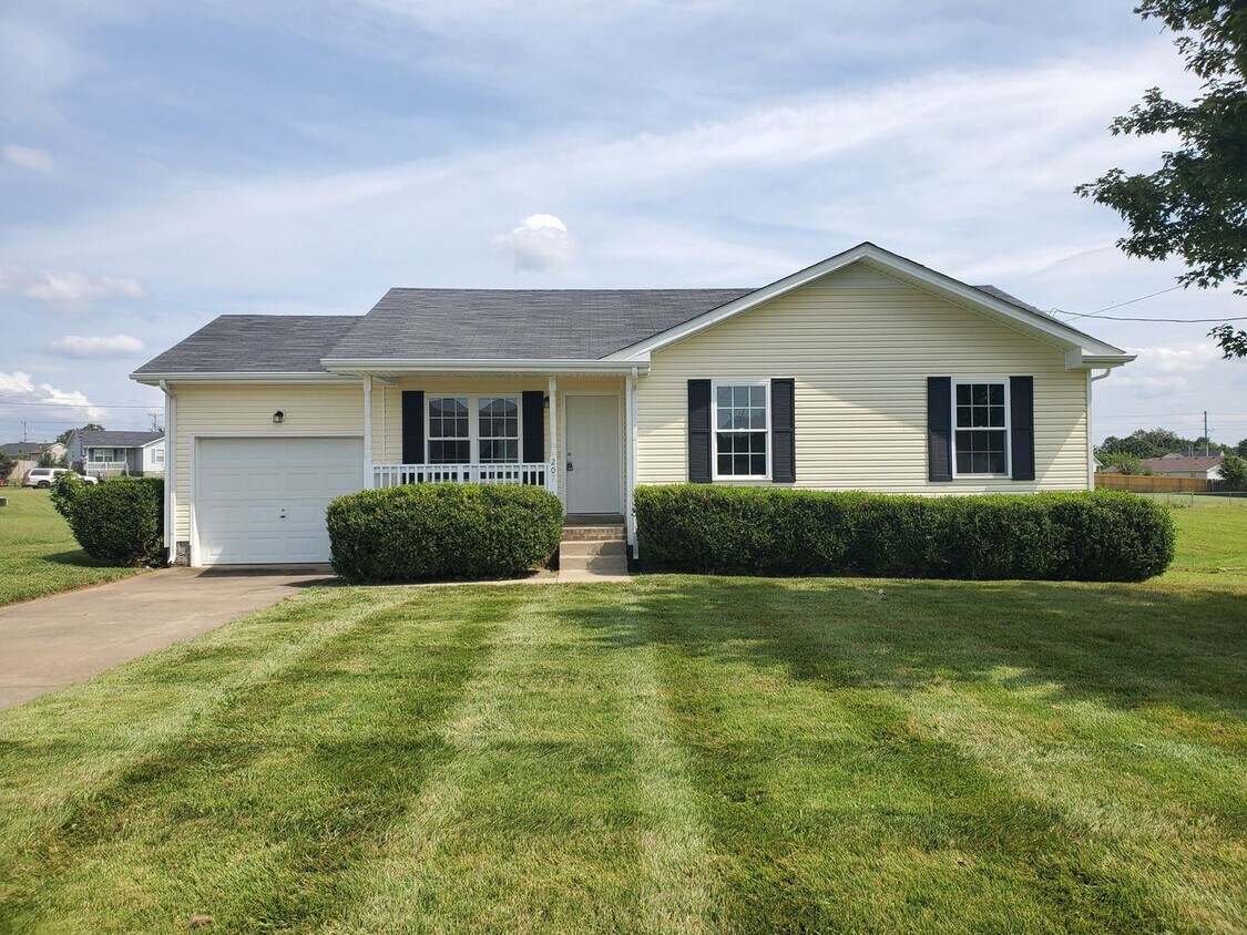 Primary Photo - $1300 Charming 3 Beds 1 Bath Home