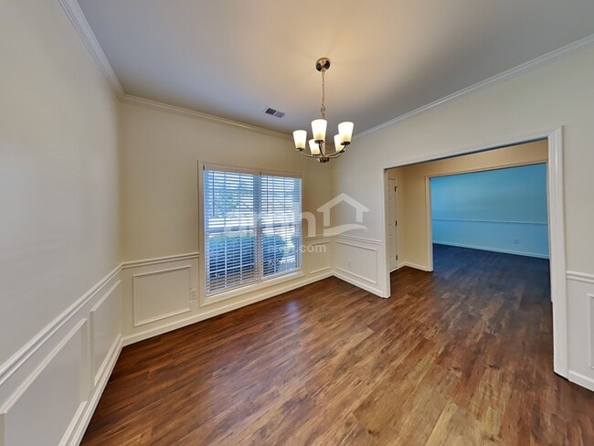 Building Photo - 952 Waldwick Dr
